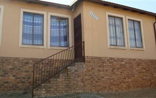 3 Bedroom House in Clayville