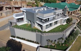 4 Bedroom House in Featherbrooke Estate