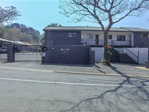 2 Bed Townhouse in Glenvista