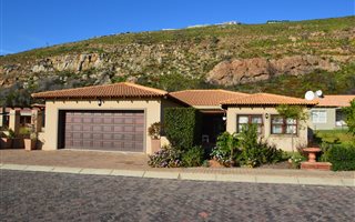 3 Bedroom House in Whale Rock