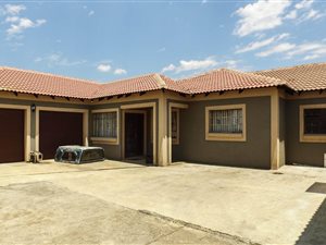 7 Bed House in Masada