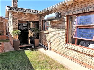 3 Bed House in Uitenhage Central