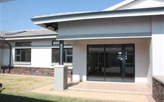 2 Bedroom House in Bredell AH