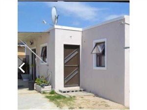 3 Bed House in Malibu Village
