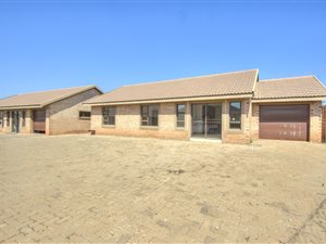 3 Bed Cluster in Lotus Gardens
