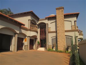 4 Bed Cluster in Bedfordview