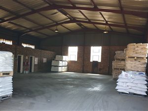 360 m² Industrial space in Alrode