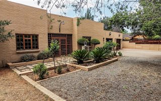 6 Bedroom House in Langenhoven Park