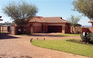 3 Bedroom Townhouse in Henley on Klip