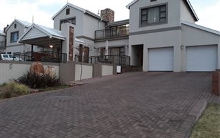 3 Bedroom Townhouse in Bankenveld