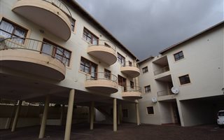 2 Bedroom Apartment in Sonheuwel