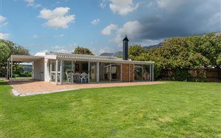 3 Bedroom House in Gordons Bay Central