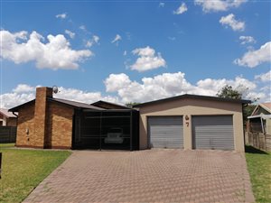 3 Bed House in Vanderbijlpark CE3