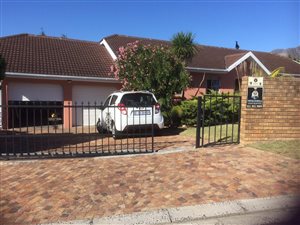 4 Bed House in Helderberg Estate