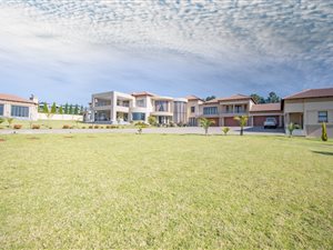 8 Bed House in Mooikloof Heights