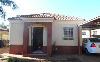 2 Bedroom House in Eloffsdal