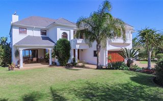 5 Bedroom House in Cove Rock