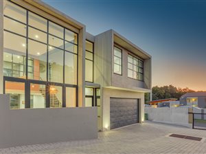 3 Bed House in Morningside Manor