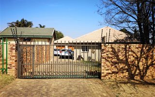 3 Bedroom House in Glen Marais