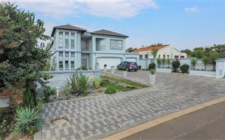 5 Bedroom House in Noordwyk