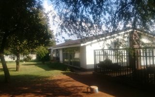 4 Bedroom House in Roosheuwel