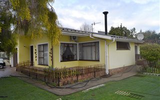 4 Bedroom House in Paarl