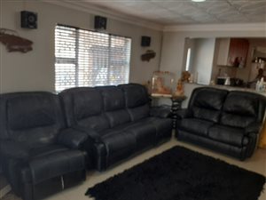 4 Bed House in Oaklands