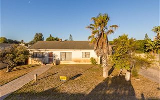 3 Bedroom House in Van Riebeeckstrand