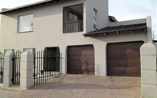 5 Bedroom House in Coronationville