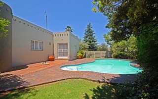 4 Bedroom House in Moret