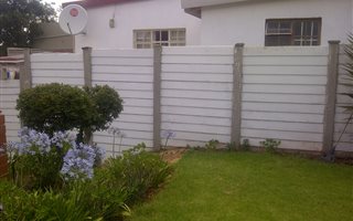 2 Bedroom Garden Cottage in Observatory