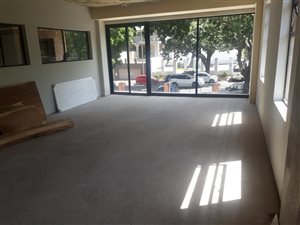 70 m² Commercial space in Essenwood