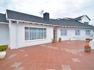 6 Bed House in Montgomery Park