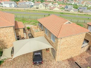 3 Bedroom House in Kosmosdal
