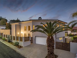 4 Bed House in Die Wingerd