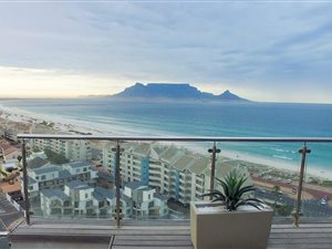 3 Bed Apartment in Bloubergstrand