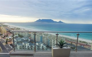 3 Bedroom Apartment in Bloubergstrand
