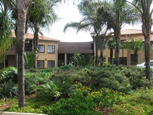 77 m² Retail Space in Raslouw