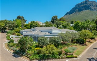 5 Bedroom House in Erinvale Estate