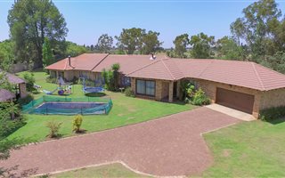 7986 m² Farm in Pomona