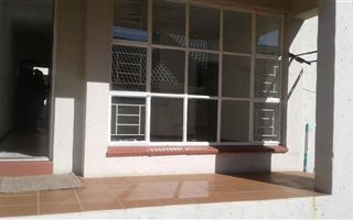 2 Bedroom Flat in Geelhoutpark