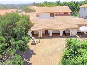 9 Bed House in Waterkloof Ridge