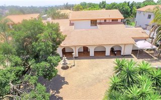 9 Bedroom House in Waterkloof Ridge