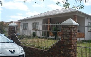 3 Bedroom House in Van Riebeeck Heights