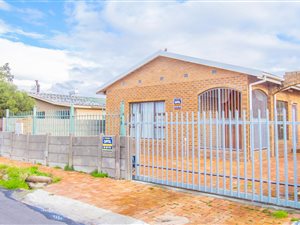 6 Bed House in Windsor Park