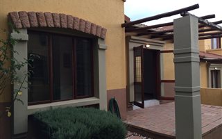 2 Bedroom Simplex in Douglasdale