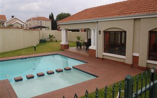 2 Bedroom Apartment in Sunninghill