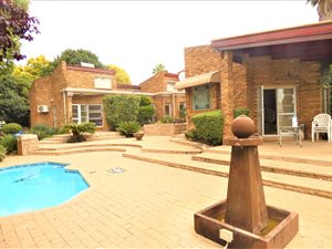 4 Bed House in Alphen Park