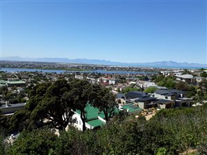 521 m² Land available in Lakeside