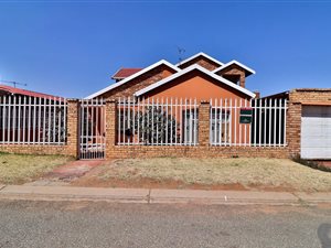 5 Bed House in Eldorado Park